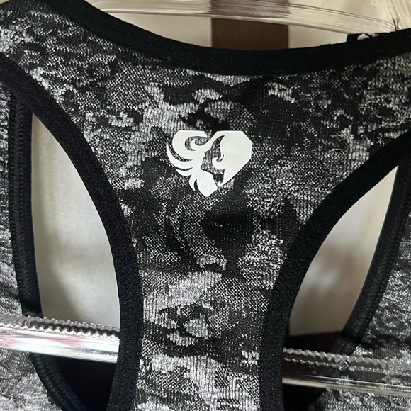 SOLD Women’s Best Black Camouflage Sports Bra Size Small - Picture 3 of 6